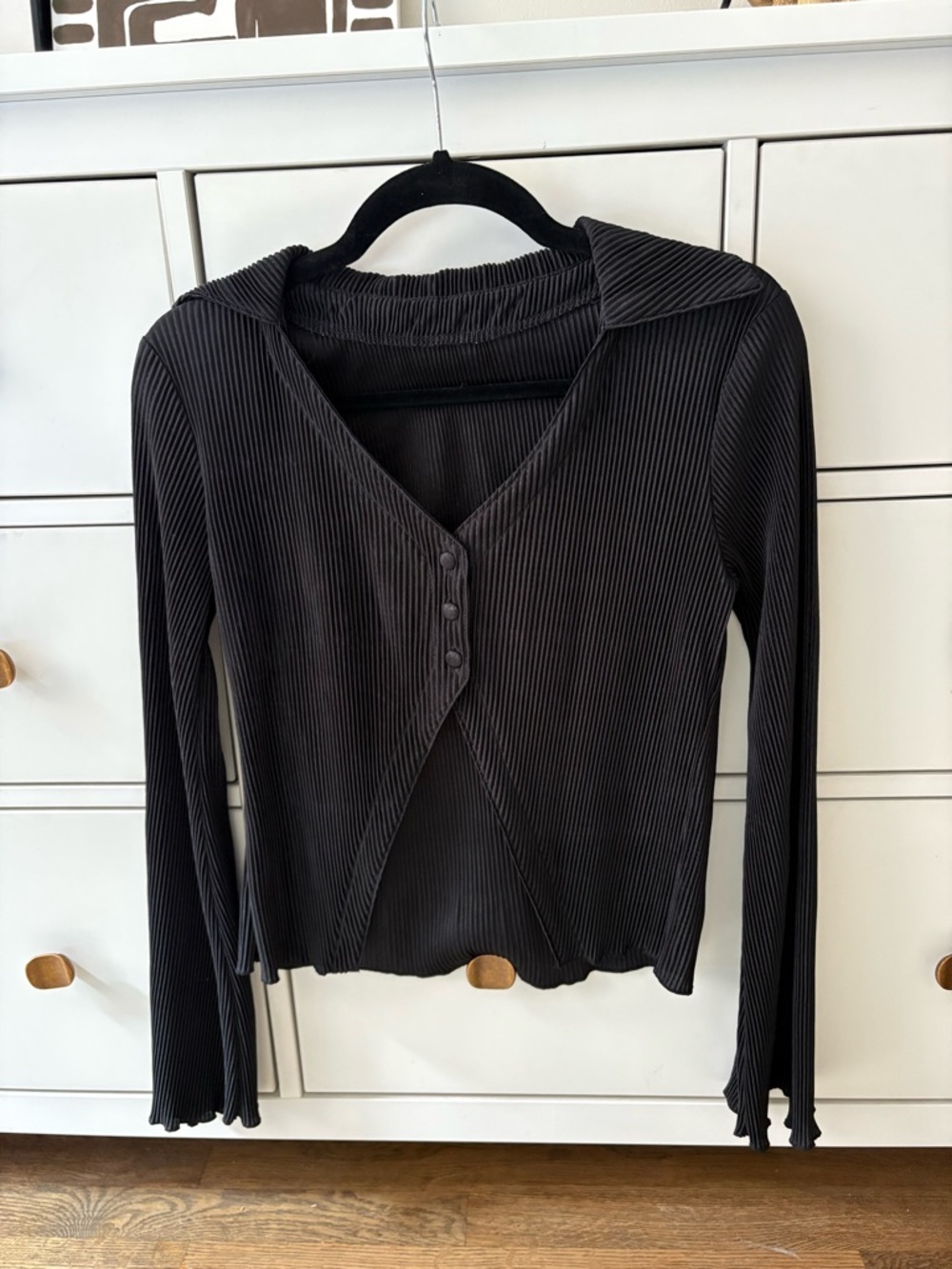 Ribbed V-Neck Long Sleeve Top – Black